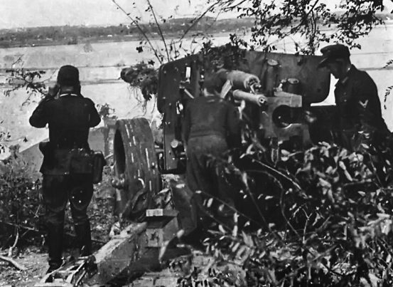 Немцы обороняются . 23 октября 1943 г.