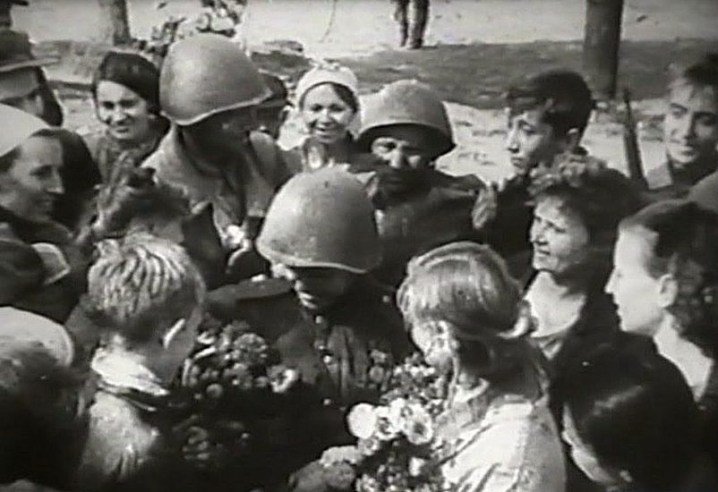 Мариупольцы встречают освободителей. 10 сентября 1943 г.