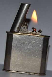 Зажигалка «Pilot Table lighter» немецкой фирмы A.P., выпускалась с 1935 года.