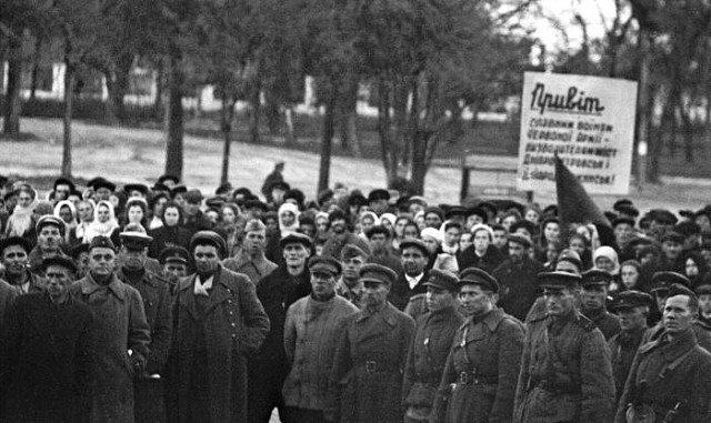 Митинг в связи с освобождением Днепропетровска. 29 октября 1943 г.