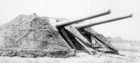 Сдвоенные 150-мм орудия в бронированных башнях.