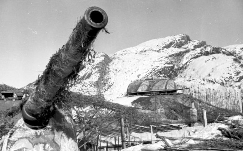 Башни с 210-мм орудиями в годы войны.