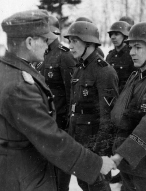 Солдаты 34-й добровольческой гренадерской бригады «Ландсторм Недерланд» (2-я голландская). 1942 г.