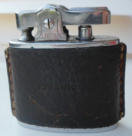 Зажигалка фирмы Ronson «LUXLIT» с корпусом обтянутым кожей. Модель 1939 года.