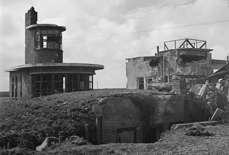 Разрушения на дамбе. Апрель 1945 г.