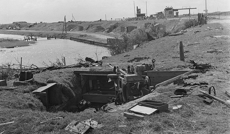 Разрушения на дамбе. Апрель 1945 г. 