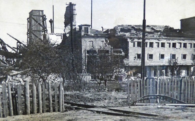 Разрушенная электростанция. Октябрь 1943 г.