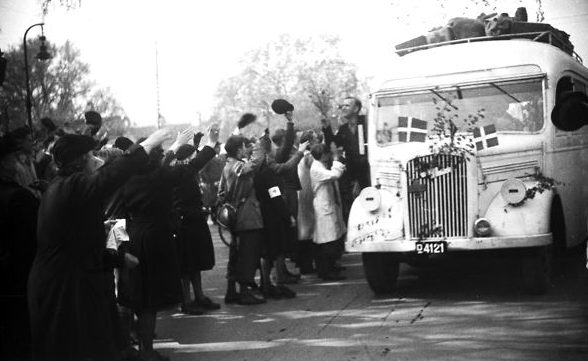 Возвращение заключенных в Копенгаген из концентрационного лагеря Штуттхоф. Июнь 1945 г.
