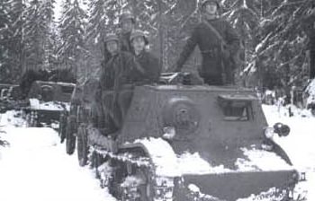 Советская бронетехника перед атакой. Январь 1940 г.