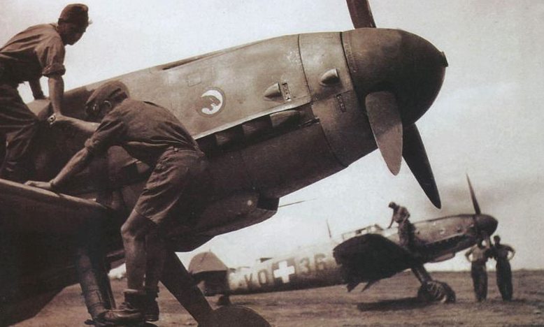 Самолеты на Уманьском военном аэродроме. Лето 1942 г.