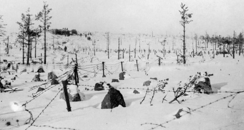 Заграждения на дороге к Выборгу. Январь 1940 г.