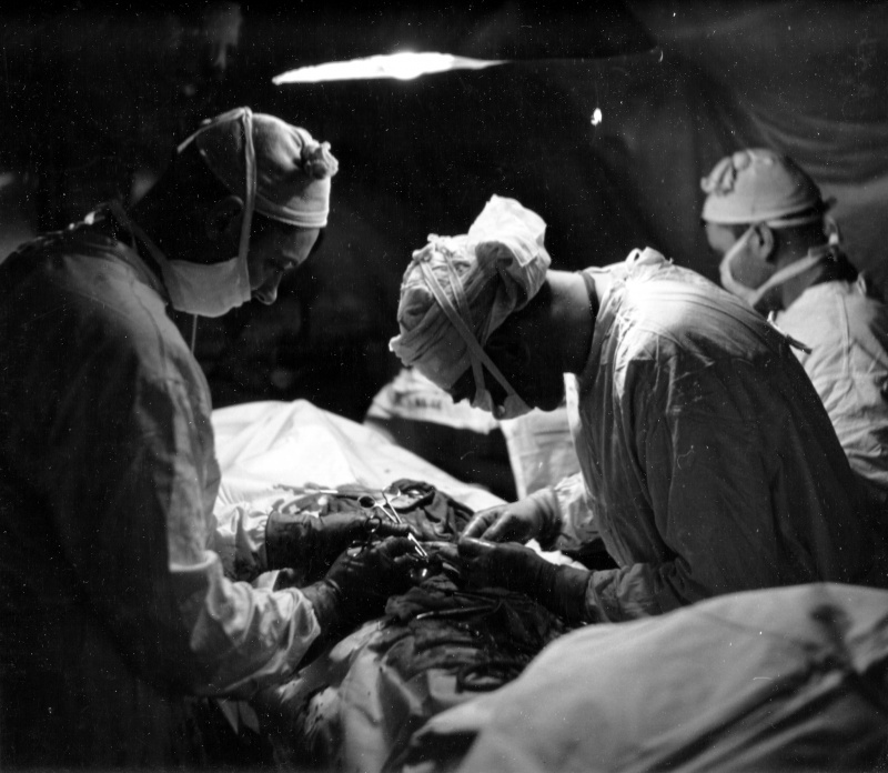 Американский полевой госпиталь на побережье Нормандии. 9 июня 1944 г.