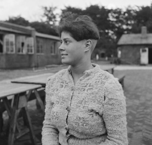 Сотрудничавшие с нацистами голландские женщины в лагере Амерсфорт. Июль 1945 г.