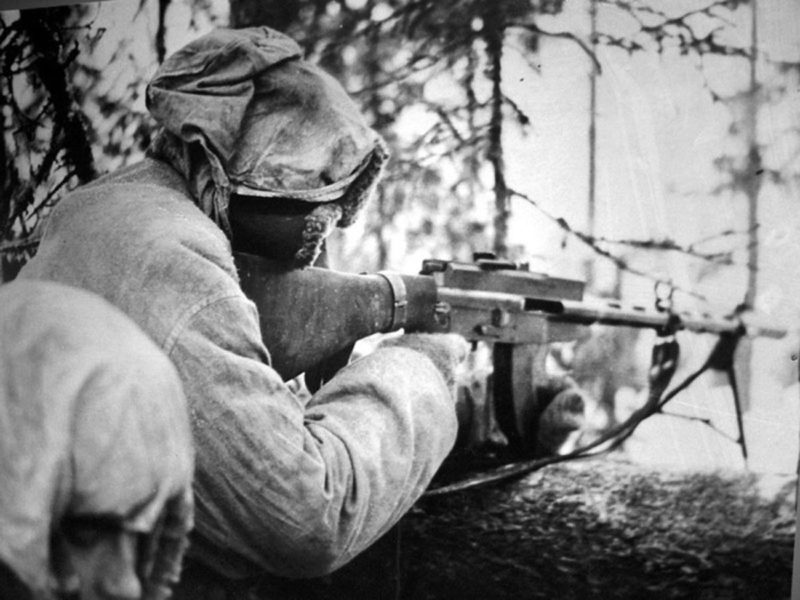 Финский солдат с пулемётом Lahti-Saloranta M 26. Февраль 1940 г.