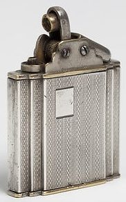 Зажигалка «Sarastro» немецкой фирмы B & S SILVER, выпускалась с 1933 года. 