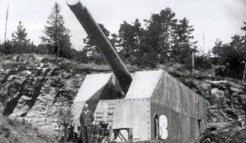Башня 380-мм орудия.