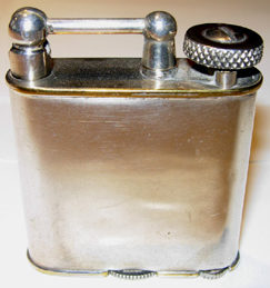 Зажигалки фирмы Firefly, выпускались в 1930-х годах. 