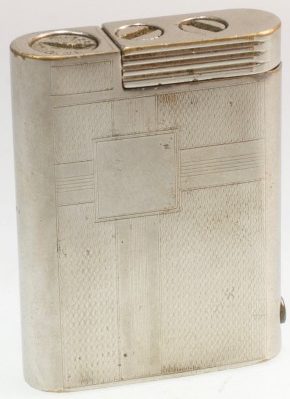 Зажигалки фирмы Alluma, выпускались в 1940-х годах. 