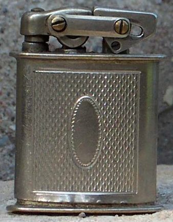 Зажигалки фирмы Luxuor, выпускались в 1940-х годах.