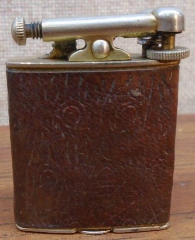 Зажигалки фирмы Firefly, выпускались в 1930-х годах.