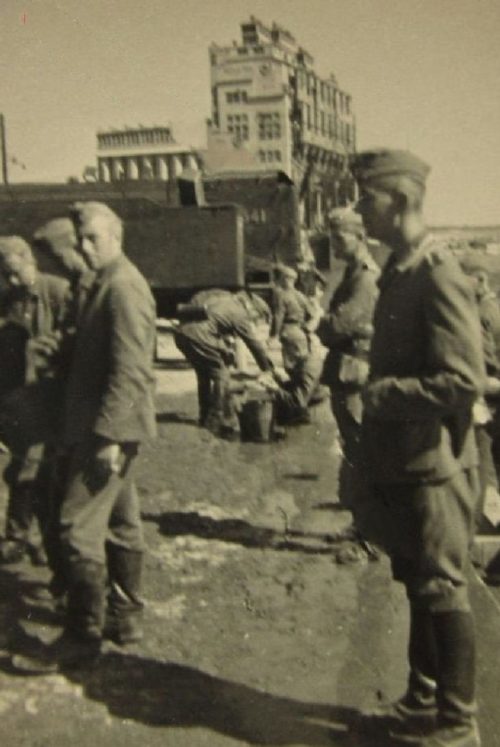 Немцы у Николаевского элеватора. Август 1941 г.