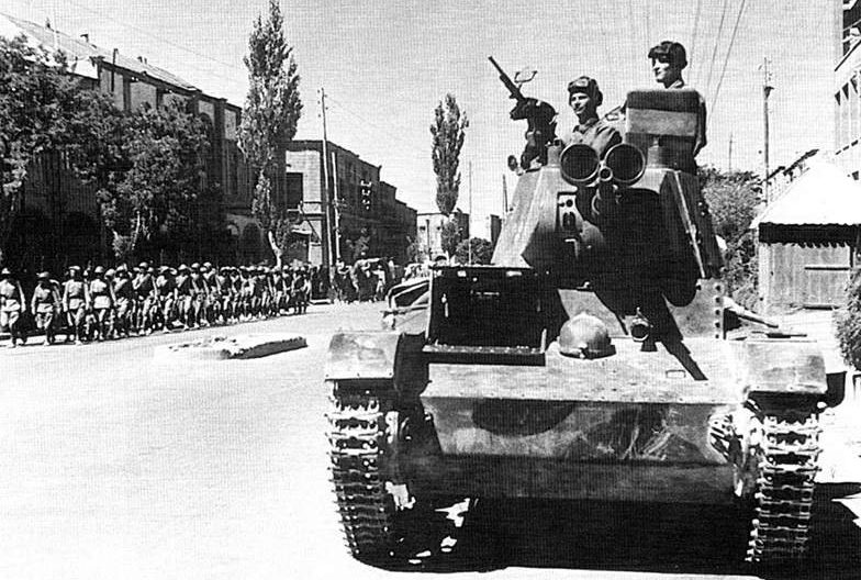 Советские войска в Тебризе. Иран, сентябрь 1941 г. 