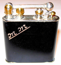 Зажигалки фирмы Douglass выпускались в 1930-х годах. 