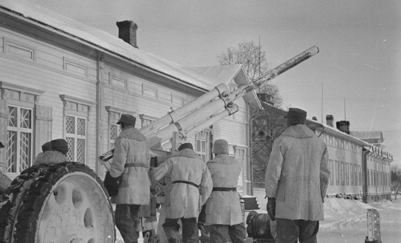 75-мм зенитное орудие шведской зенитной батареи. Торнио. 22 февраля 1940 г.