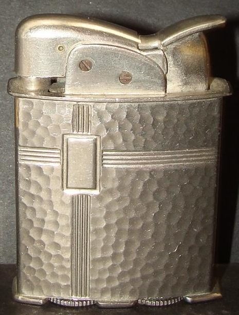 Зажигалки «Spitfire» фирмы Evans выпускались в 1940-х годах. 