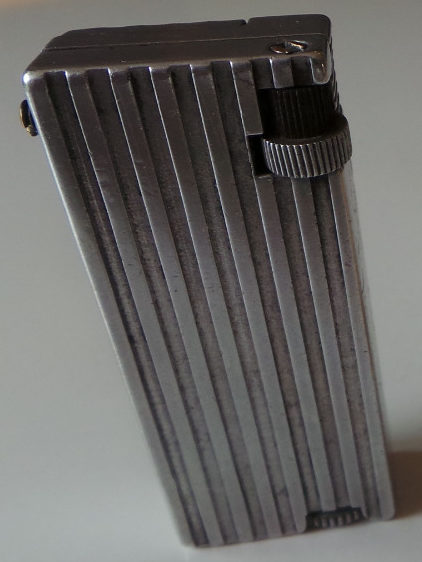 Зажигалки «Golmet» фирмы Benlow, выпускались в 1940-х годах. 