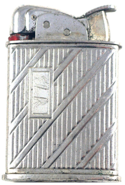 Зажигалки «Spitfire» фирмы Evans выпускались в 1940-х годах.