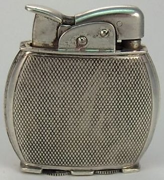 Зажигалки «Spitfire» фирмы Evans выпускались в 1940-х годах. 