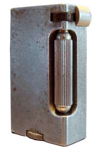 Зажигалки «Aluminum Block» фирмы Brummell, выпускались с 1940-го года. 
