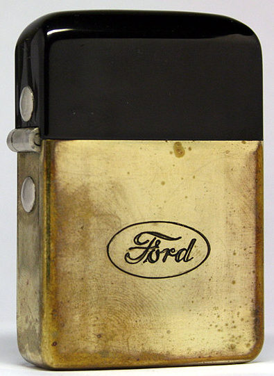 Зажигалки «Berkeley» фирмы Flashlight Co, выпускались с 1940-го года. 