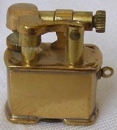Зажигалки фирмы Golden Wheel mini выпускались в 1940-х годах. 
