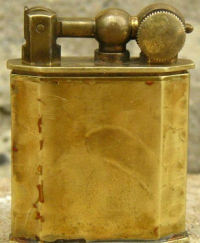 Зажигалка фирмы Lux, выпускалась в 1930-1940-х годах.