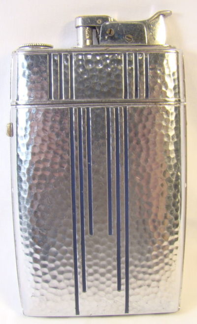 Зажигалки-портсигары «Trig-A-Lite» фирмы Evans выпускались с 1934-го года.
