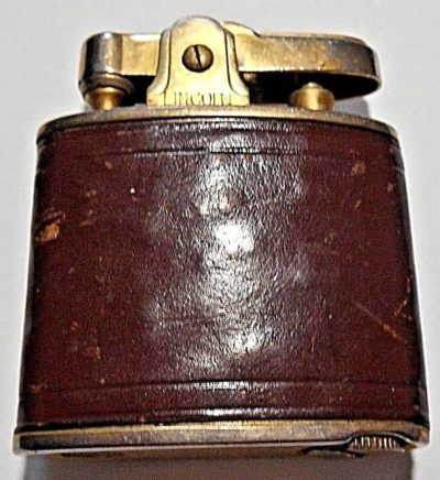 Зажигалки фирмы Lincoln Automatic выпускались в 1930-х годах.