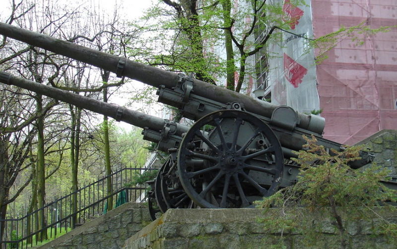 105-мм орудия батареи №32.