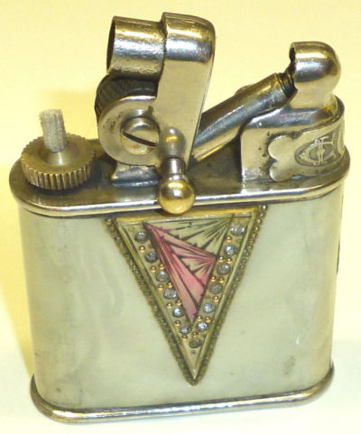 Зажигалка фирмы Ardens, выпускалась в 1930-х годах.