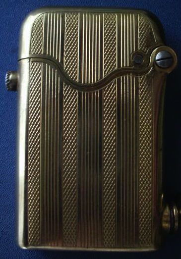Зажигалки «Single Claw» фирмы Thorens, выпускались в 1930-х годах. 