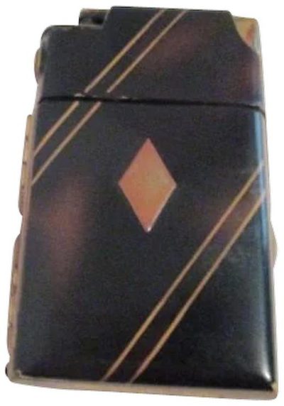 Зажигалки-портсигары фирмы Marathon, выпускались в 1940-м году.