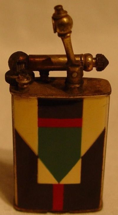 Зажигалки «Petite» фирмы W.G. Clark & Co., выпускались в 1930-х годах.