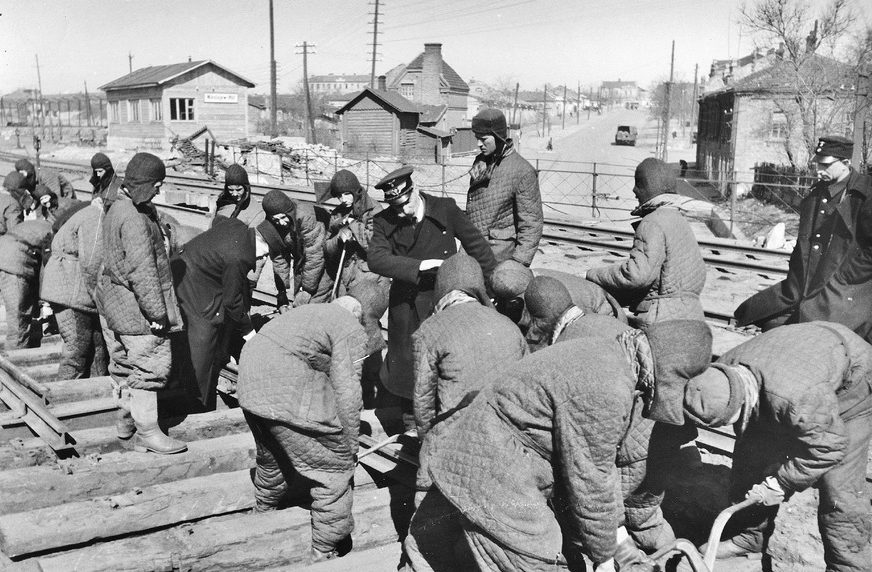 Восстановление железнодорожных путей. Апрель 1944 г. 