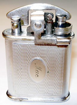 Зажигалка фирмы Mosdа, выпускалась с 1932-го года. 