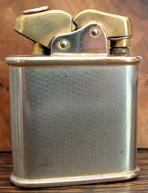 Зажигалки «Oriflame» фирмы Thorens, выпускались в 1940-х годах.
