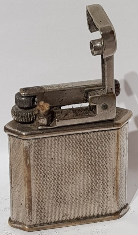 Зажигалки «Carliton» фирмы Orlik, выпускались в 1930-х годах. 