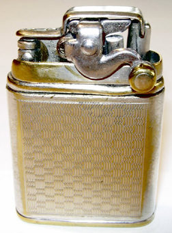 Зажигалки фирмы Rolls Enfield, выпускались с 1932-го года. 