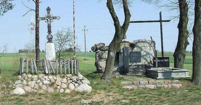 Могила капитана Владислава Рагиниса у горы Стренкова. 