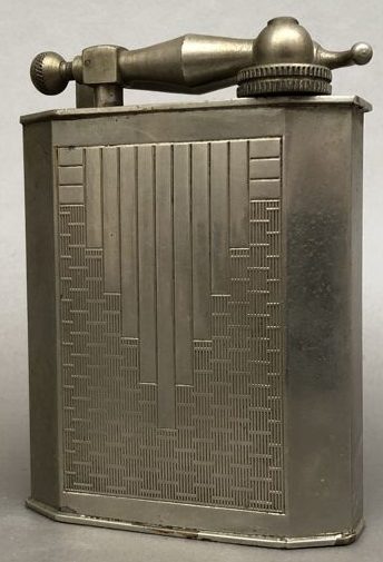 Зажигалки фирмы Fujiama, выпускались в 1940-х годах.